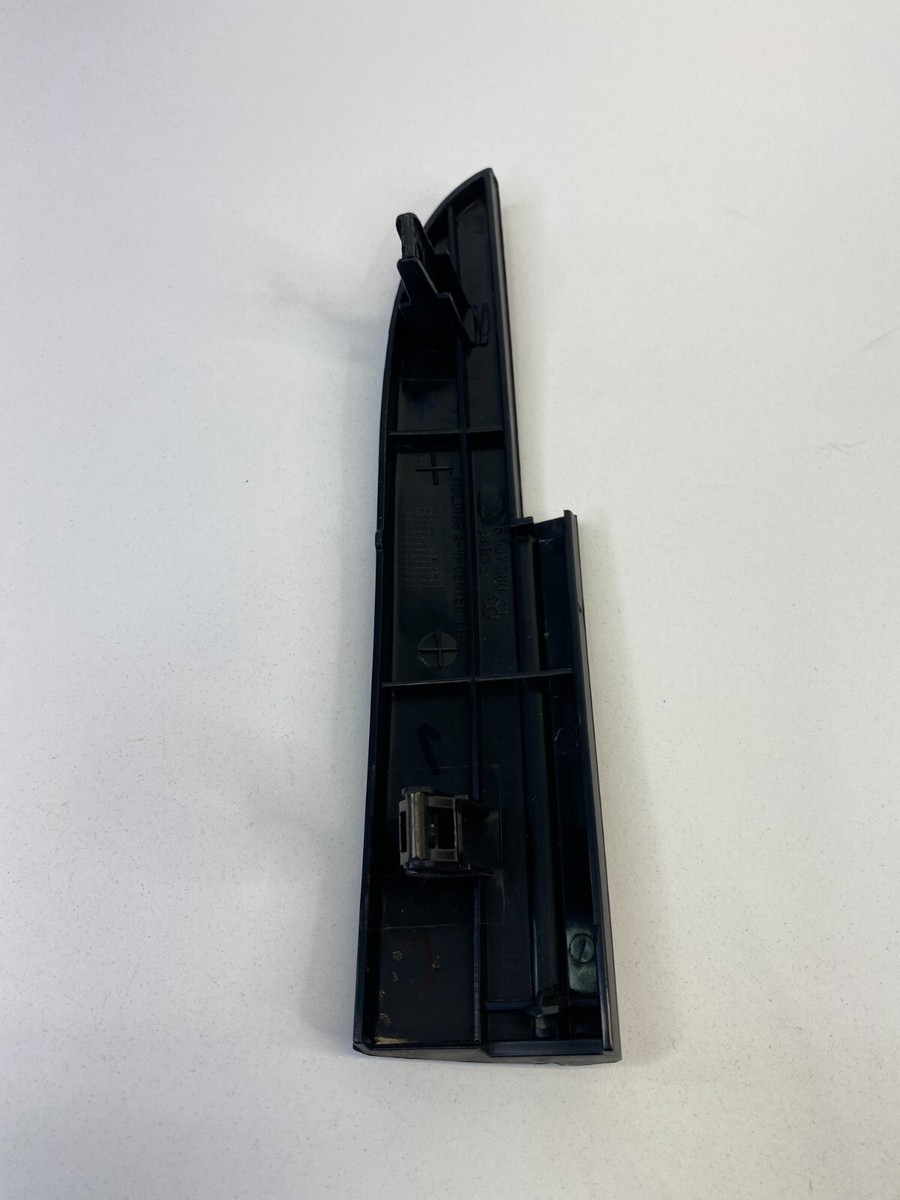 05 Chevrolet Aveo Center LH Dash Trim Radio Bezel Molding 05 Chevrolet Aveo Center LH Dash Trim Radio Bezel Molding