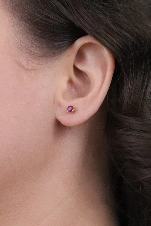 Pendientes de oro amarillo de 14k rubí natural pendientes de poste de 1/8" pulgada Foto 2 de 4