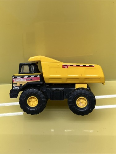 RARO 1998 TONKA - Camión de volteo y retroexcavadora Mighty Mini - Maisto Hasbro - Amarillo "USADO EN EXCELENTE ESTADO" - Imagen 3 de 6