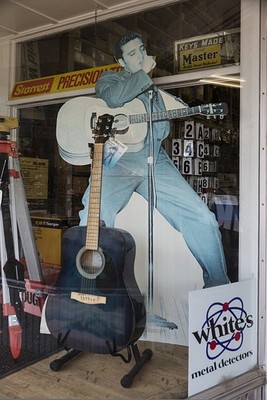 Photo:Tupelo Mississippi Elvis Presley Tupelo Hardware Window Display 2016