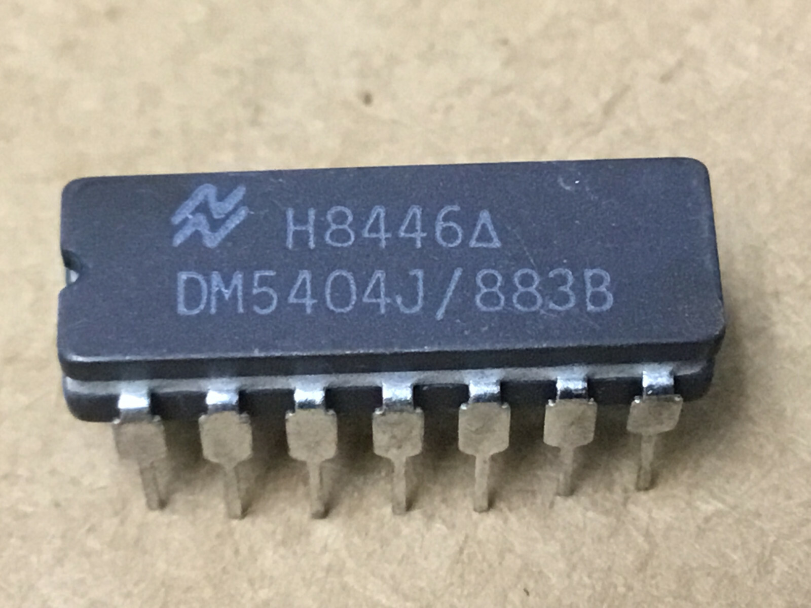 (1 PC) NATIONAL DM5404J/883B DIGITAL MICROCIRCUIT NSN# 5962-00-410-8354