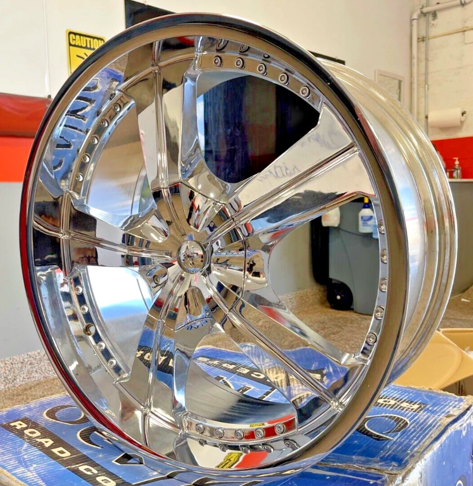 HELO 824 24X9.5" PCD 6x139.7 ET +25 CHROME RIM - Image 2 of 4