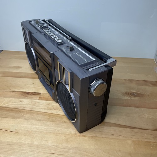 VINTAGE Boombox Hitachi TRK-6820H AM/FM Stereo Radio Works Please Read - Picture 5 of 14
