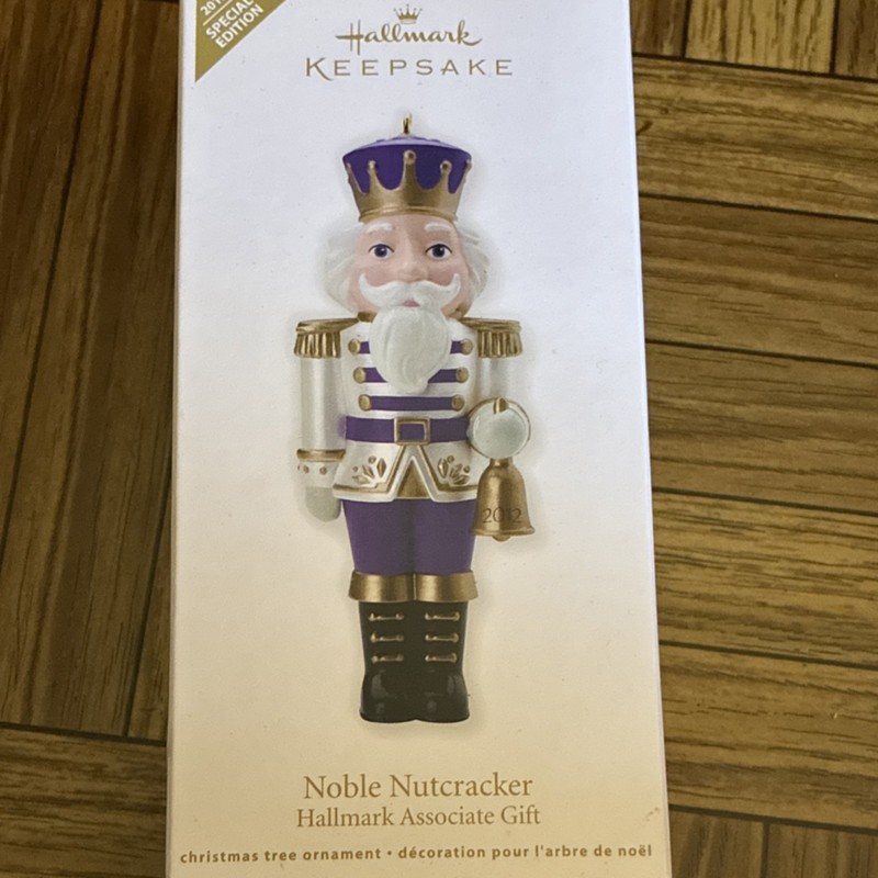 Hallmark Keepsake Noble Nutcracker Ornament Handcrafted Artist Designed 2012