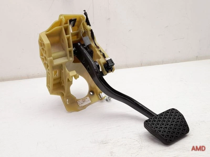 2008 BMW 535xi 535i 528i 528xi E60 E61 AT Brake Pedal Assembly 6769221 - Image 2 of 4