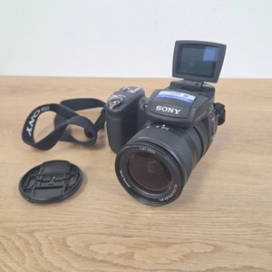 SONY DSC-R1 Carl Zeiss Vario-Sonnarデジカメ DSC-R1 | デジタルスチルカメラ Cyber-shot サイバーショット | ソニー