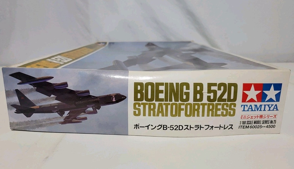 Tamiya Boeing B-52D Stratofortress 1/100 Scale Model Kit No. 60025