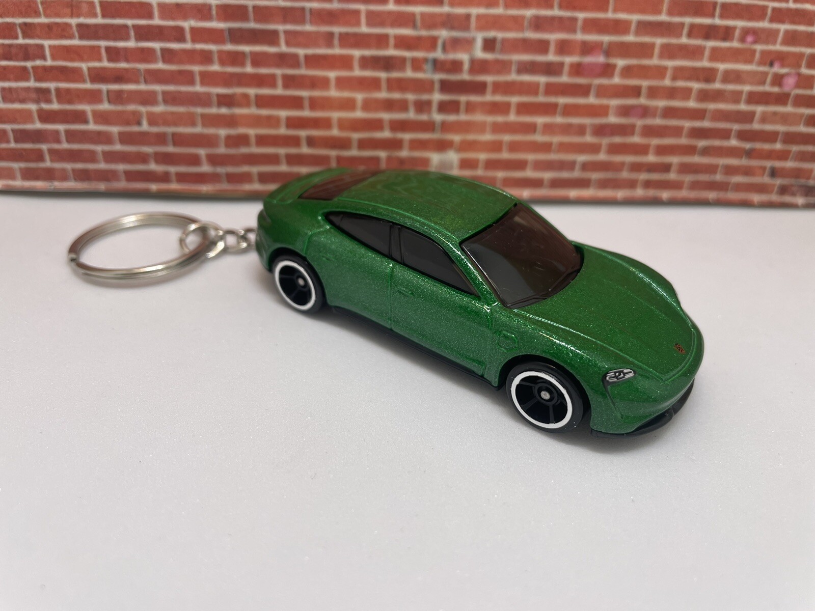 KEYCHAIN for PORSCHE TAYCAN TURBO S GREEN SEDAN AUTO CAR KEYS RING FOB LANYARD