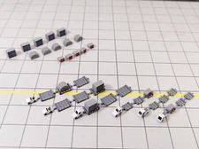 6x White TUG & DOLLY ULD CARGO TRAILERS Airport GSE Vehicle Models 1:400 Scale