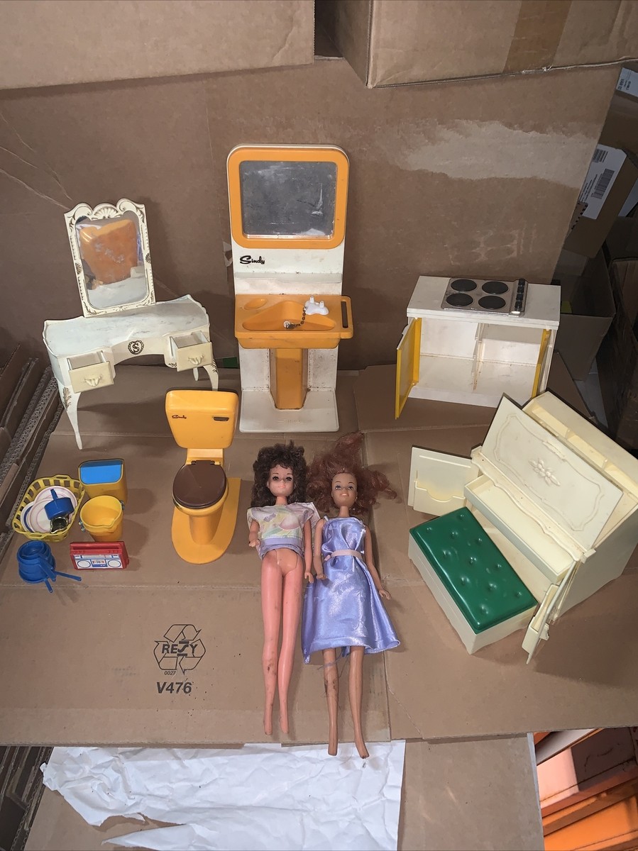 1980's Vintage Sindy Girls with bendy flexible legs And Bathroom