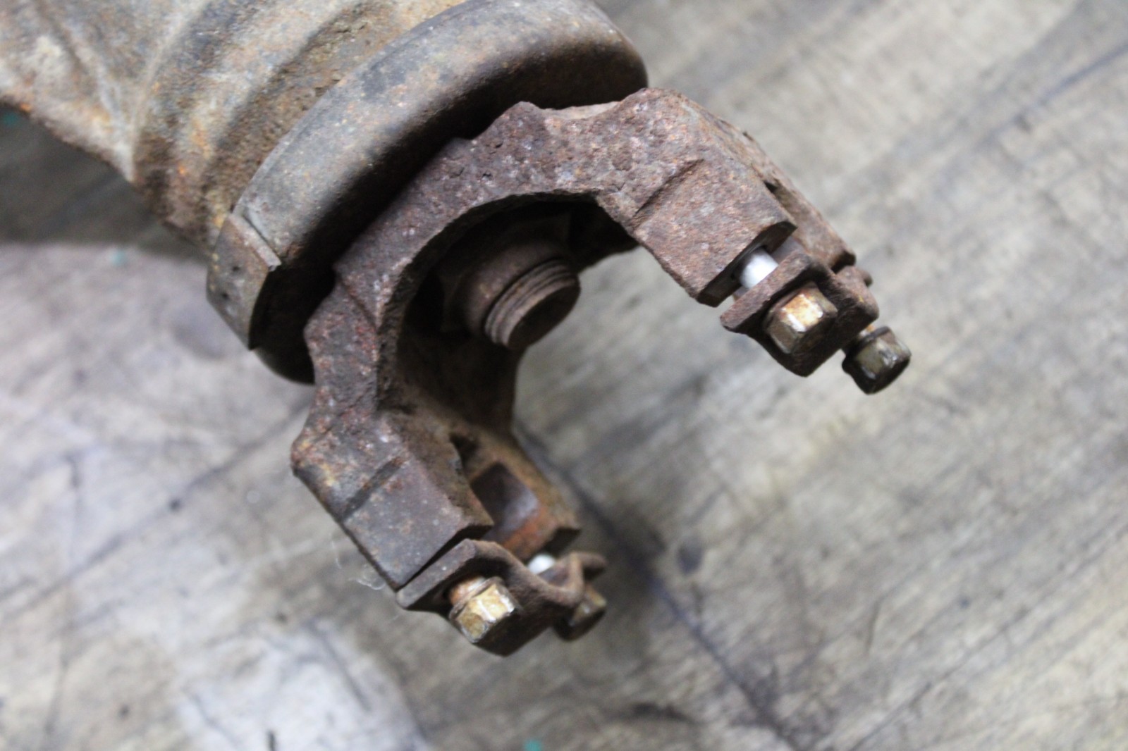 10-13 GM Suburban Complete Rear Differential Carrier Cradle Assembly 40047269B