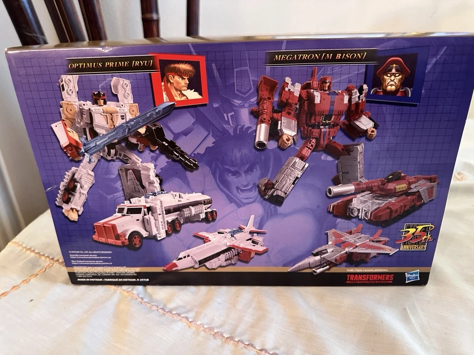 TRANSFORMERS X STREET FIGHTER II OPTIMUS PRIME RYU VS. MEGATRON M. BISON TAKARA Foto 4 de 4
