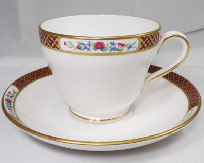 RICHMOND Y8382 by Spode Tea Cup Saucer Bone China NEW NEVER USED made  England