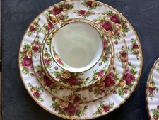 2 Set Royal Albert Old Country  Roses Dinnerw...