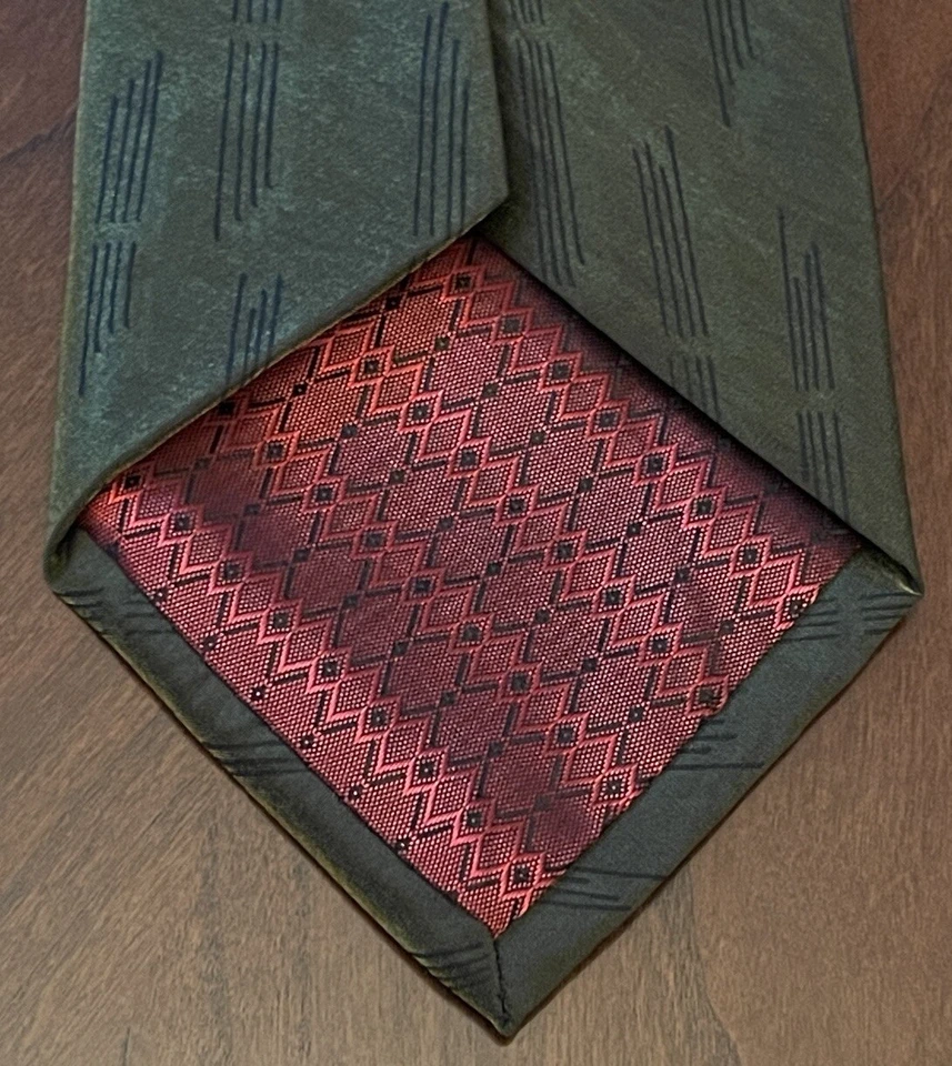 Corbata de cuello Tiny The Collection verde 100 % poliéster para hombre hecha en EE. UU. Foto 2 de 4