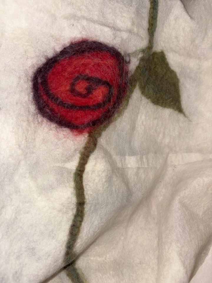 Andrea Le Beau Blanco Seda Gasa y Fieltro Lana Rojo Floral Bufanda Mantón Hecho a Mano Foto 3 de 4