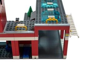 Lego 2007 City Fire Station 7945 Complete Building Set w/ Box & 2 Manuals