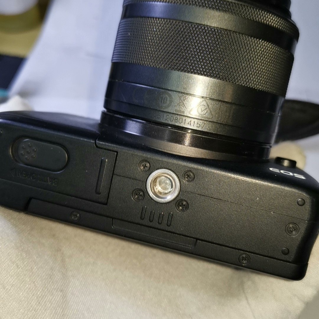 Canon EOS M10 Mirrorless Digital Camera with EF-M 15-45mm Lens