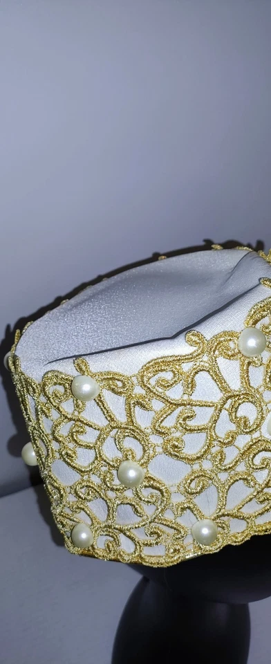 White Pearl and Gold Vintage High Pillbox Hat - Image 3 of 4