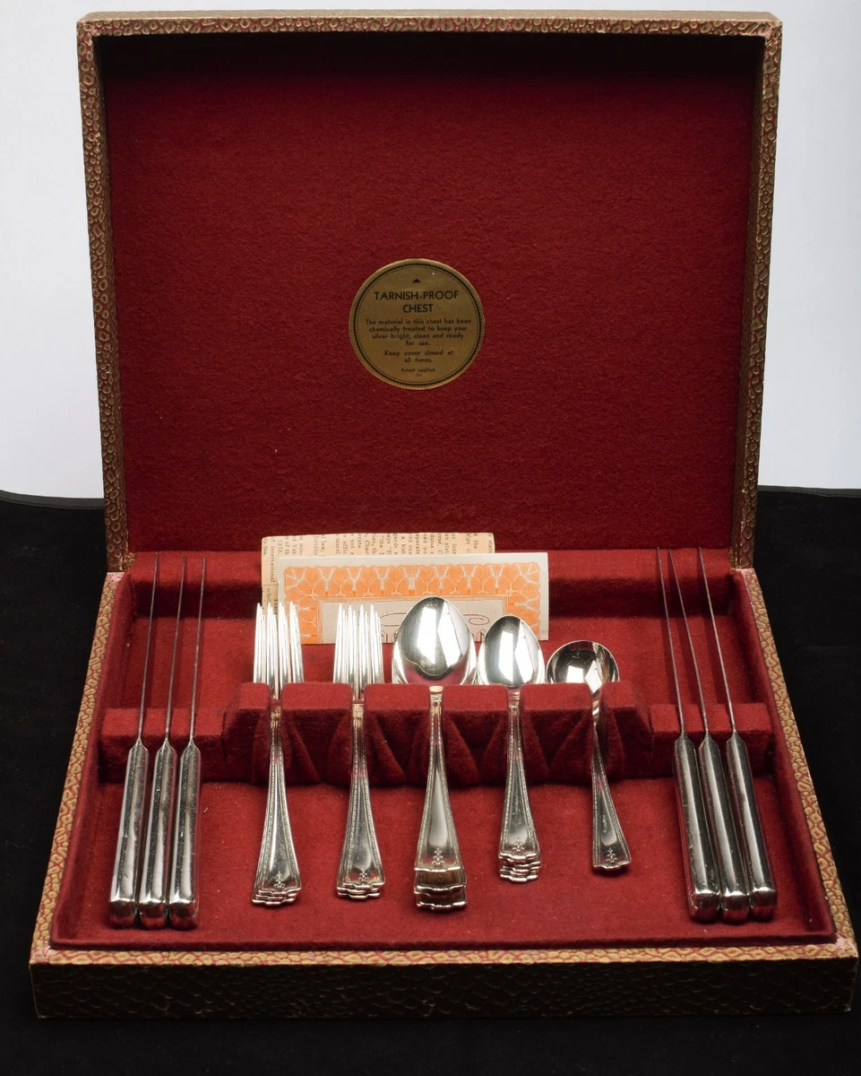 Roberts Belk Flatware In Antique Us Silver-Plated Flatware for