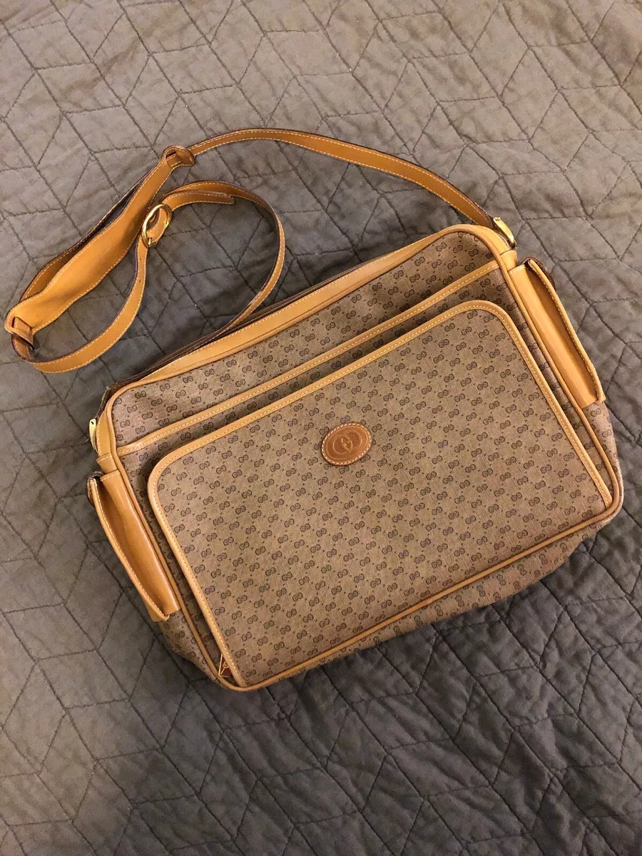 RARE Gucci Vintage 70s Messenger Bag w/ Acessories RARE Gucci Vintage 70s Messenger Bag w/ Acessories