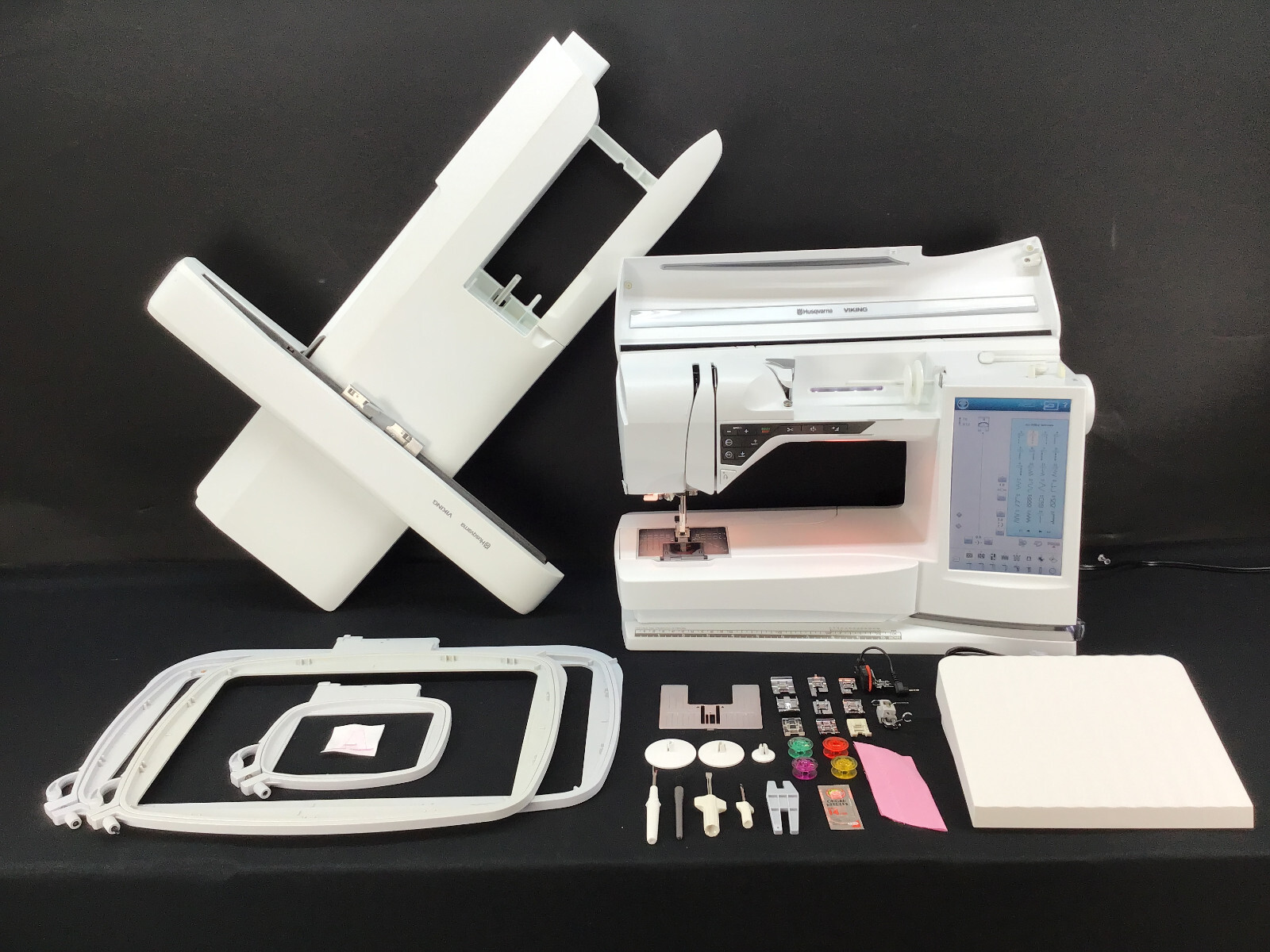 Husqvarna Viking Designer Diamond Computerized Sewing + Embroidery