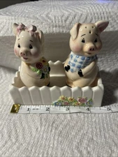 Farm Lady And Man Pigs On Tray Very Cute Salt/Pepper B 32#36
