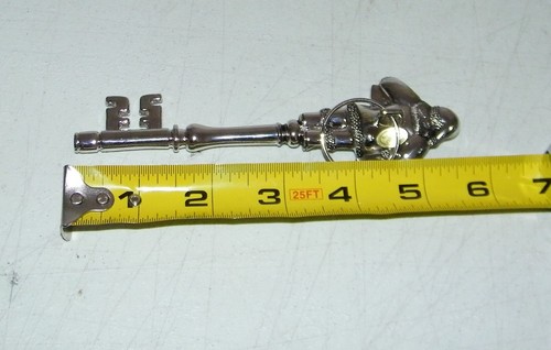 Vintage Old Time Santa Claus Chrome Metal 5.75" Long Skeleton Key with Keyring - Picture 4 of 4