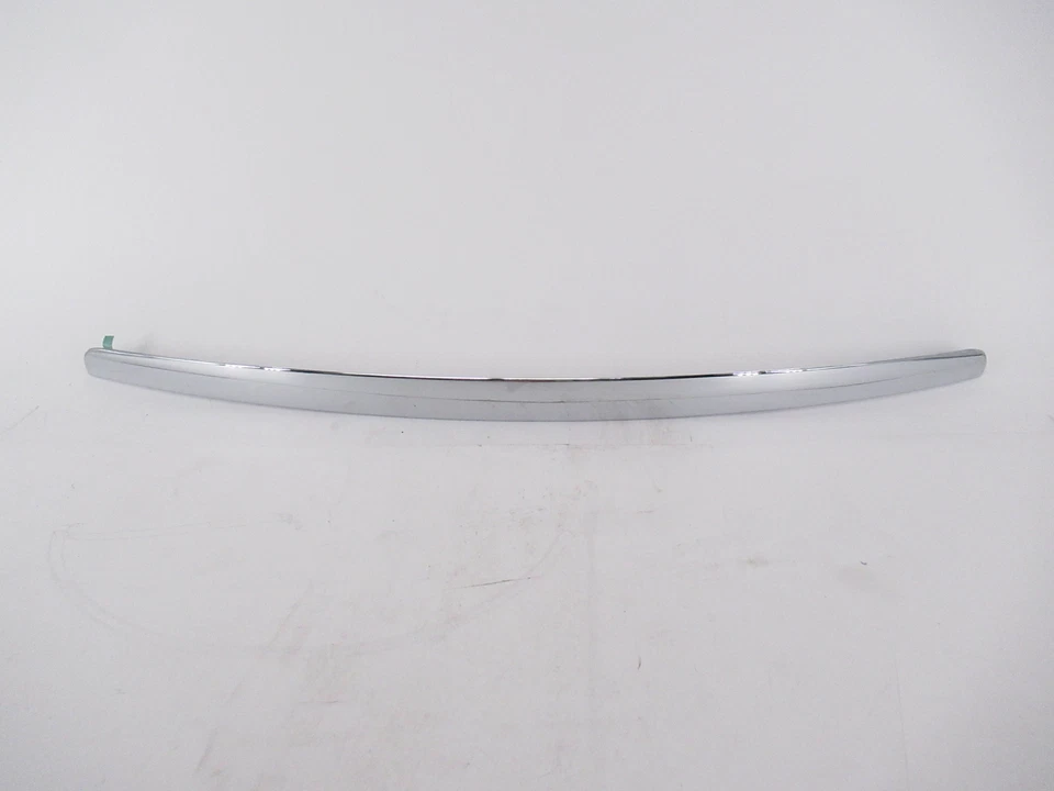 Moldura capó delantero original Nissan Infiniti 65834-EJ80A 2006-2010 M35 M45 Foto 2 de 4