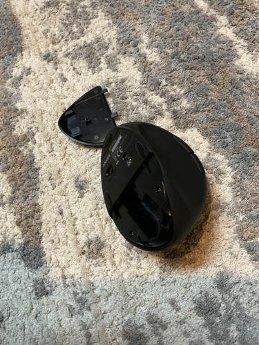 Anker AK-848061056198 Wireless Vertical Ergonomic Mouse - NO DONGLE - Picture 2 of 3