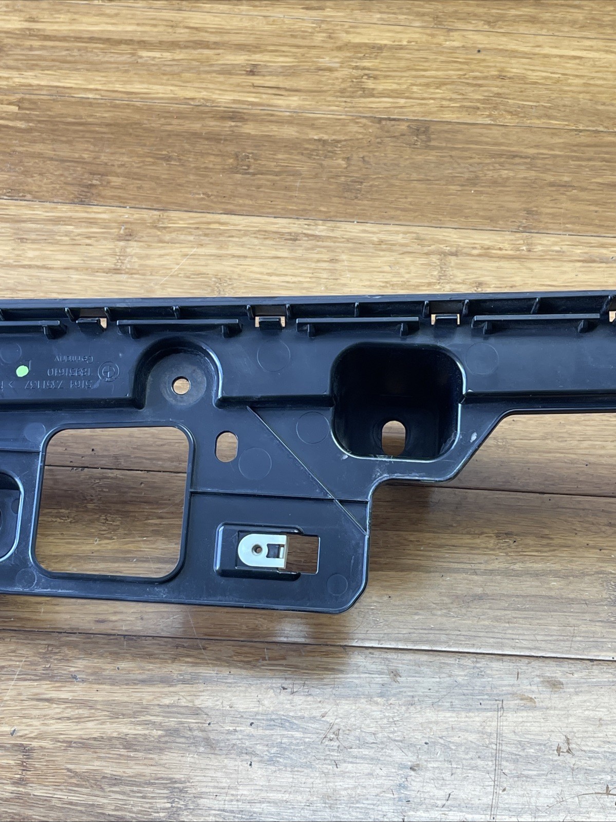 2014-2020 BMW i8 I12 Rear Left Rocker Panel Molding Mount Bracket 7351137 OEM