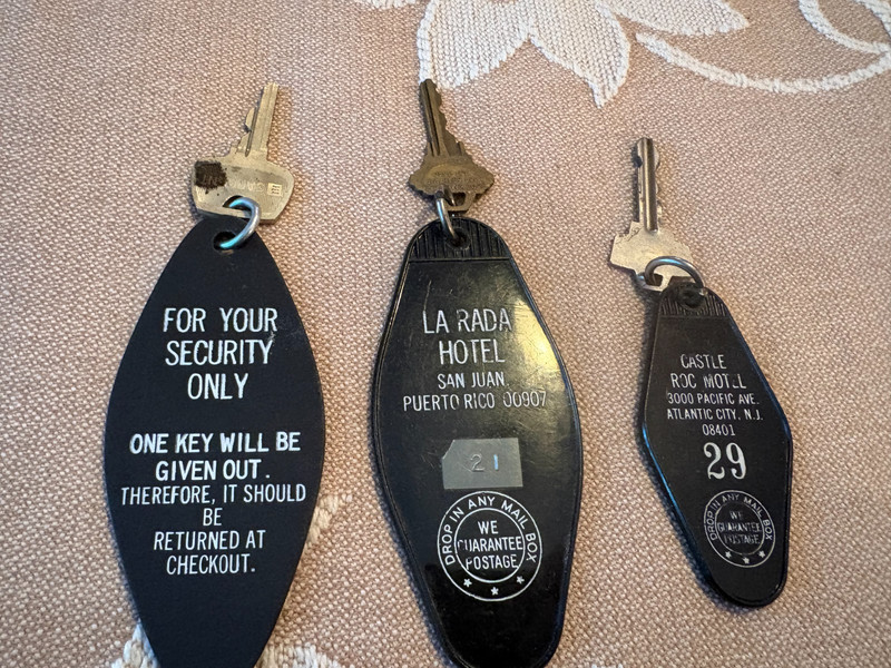 LOT OF 3 VINTAGE HOTEL DOOR KEYS #4
