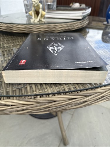 Bethesda The Elder Scrolls v Skyrim Official Game Guide Complete with Map USED - Picture 6 of 6
