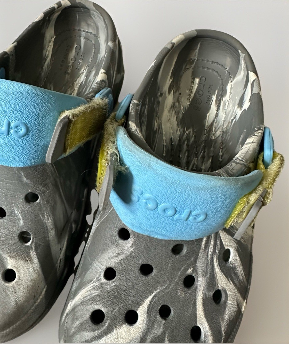 Crocs Child Size 2 Gray Marble Swirl Clogs Shoes Blue/Yellow Accents Tie Dye image 4