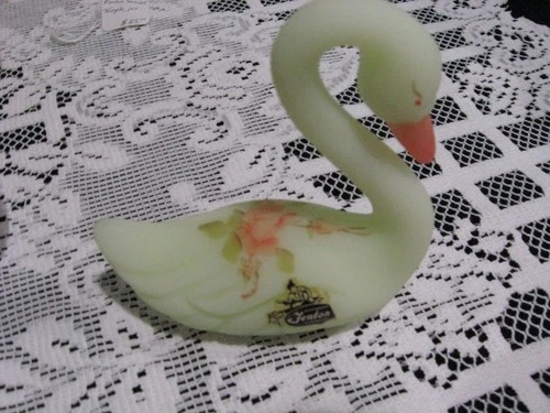 Fenton Roses on custard Swan 1983