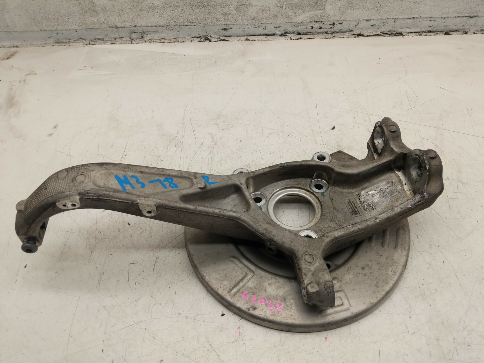 Tesla Model 3 M3 2017-2023 Front Right AWD Spindle Knuckle with Brake Dust Shield Assembly