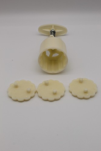 16 piece Cake/Cookie Mold Set - Picture 7 of 14