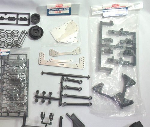 Kyosho Lot of NEW "RV" Spare parts - NISSAN TERRANO PAJERO TOYOTA 4 RUNNER #1 - Picture 3 of 11