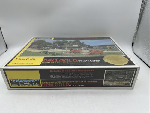 DPM N Scale KIT Gold Olsen Feeds & Larsen’s Implement #661 - Picture 5 of 7