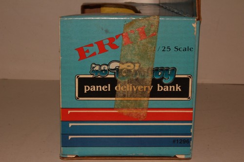 Ertl 1950 Chevrolet Panel Truck - Picture 5 of 9