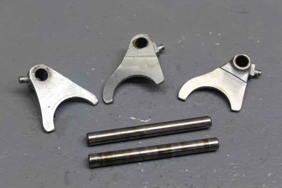 1975 SUZUKI TS400 APACHE ДВИГАТЕЛЬ ТРАНСМИССИЯ ПЕРЕКЛЮЧЕНИЕ ПЕРЕДАЧ ВИЛКИ 25211-16500 - Изображение 4 из 4