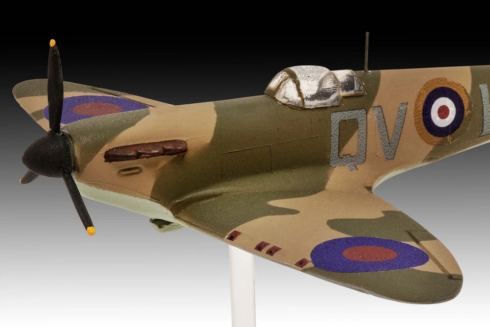 Spitfire Mk.Ia & Hawker Hurricane Mk.I 1:144 Plastic Model Kit REVELL - Immagine 3 di 4