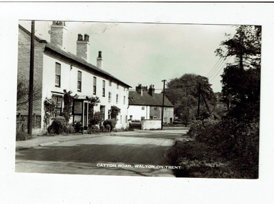 POSTKARTE ECHTFOTO VON CATTON ROAD, WALTON-ON-TRENT,