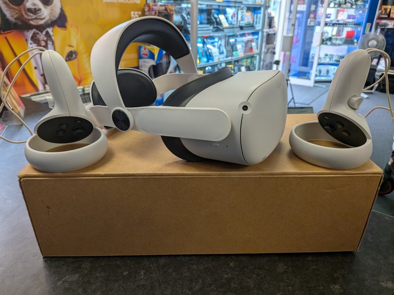 OCULUS QUEST 2 VR GAMING HEADSET BOXED WITH 2 CONTROLLERS