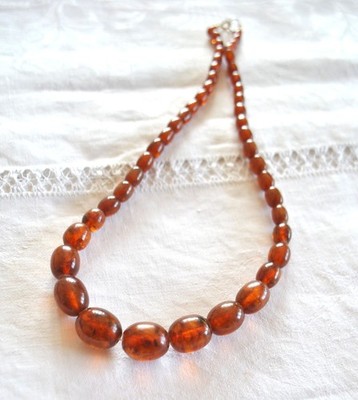 Perlenkette Oliven Bakelit Bernsteinform - Vintage Schmuck