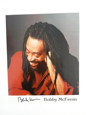 Bobby McFerrin - Großformat - original Autogramm - ca. 25x20cm - Autogrammkarte
