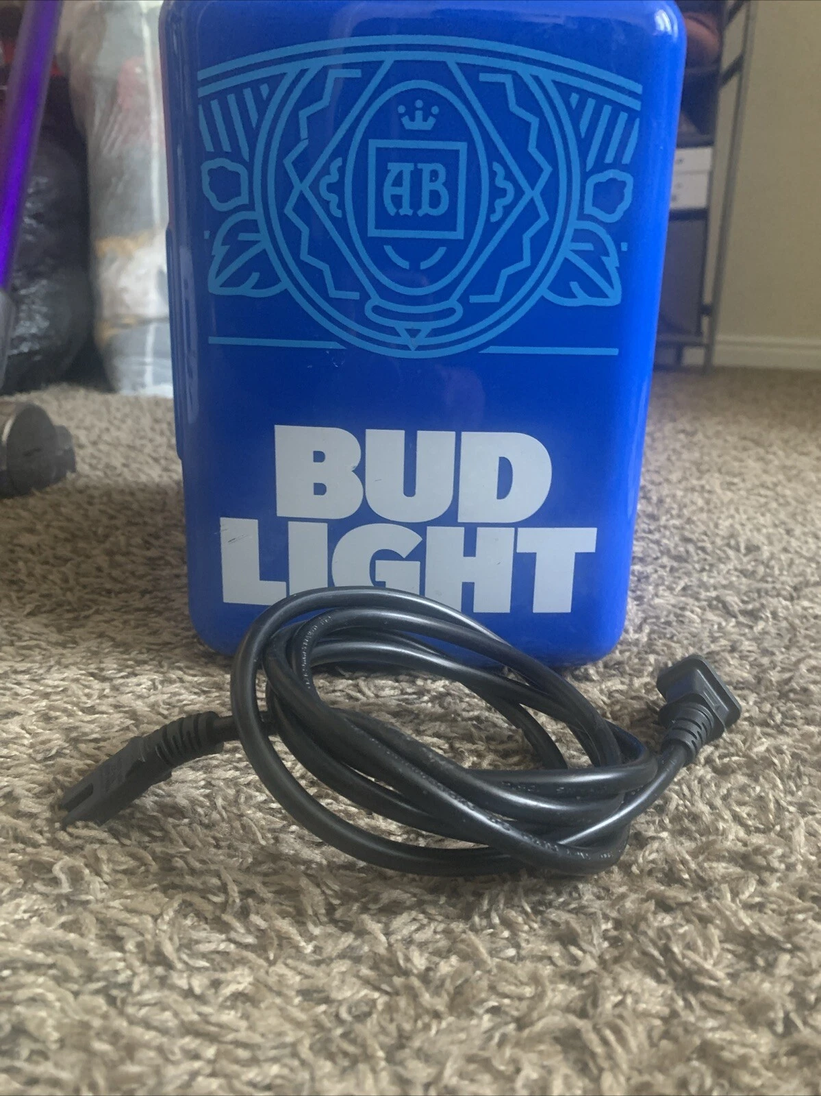 BUD LIGHT Mini Fridge 6 Can/4 Liter Capacity Mini Beverage Cooler Portable Blue
Opens in a new windo