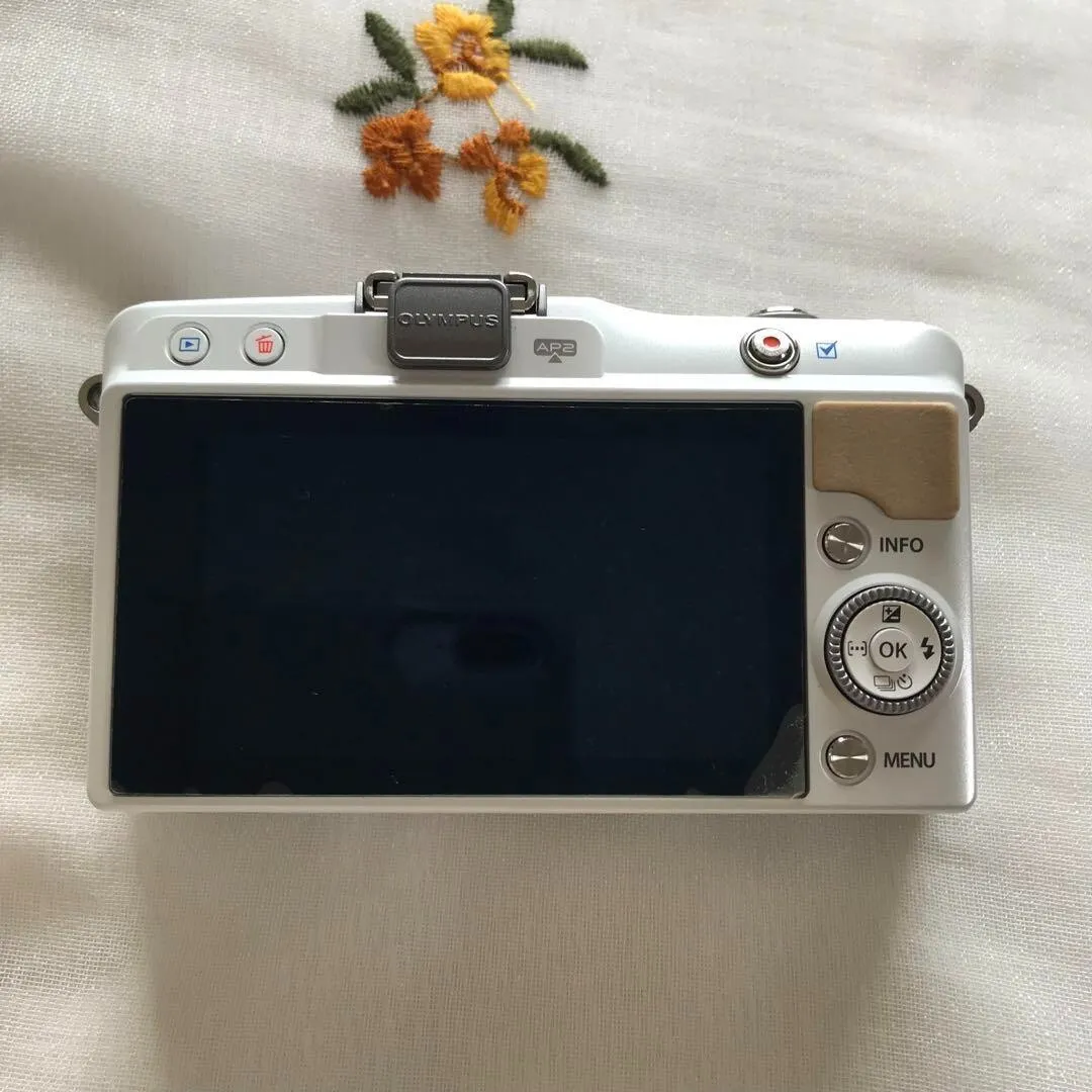 Olympus Pen mini E-PM2 White digital compact camera Body Only