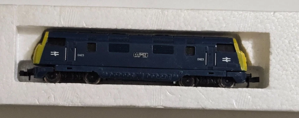 MiniTrix N BR Blue Class Hermes Warship Diesel Locomotive D823 - Image 4 of 4