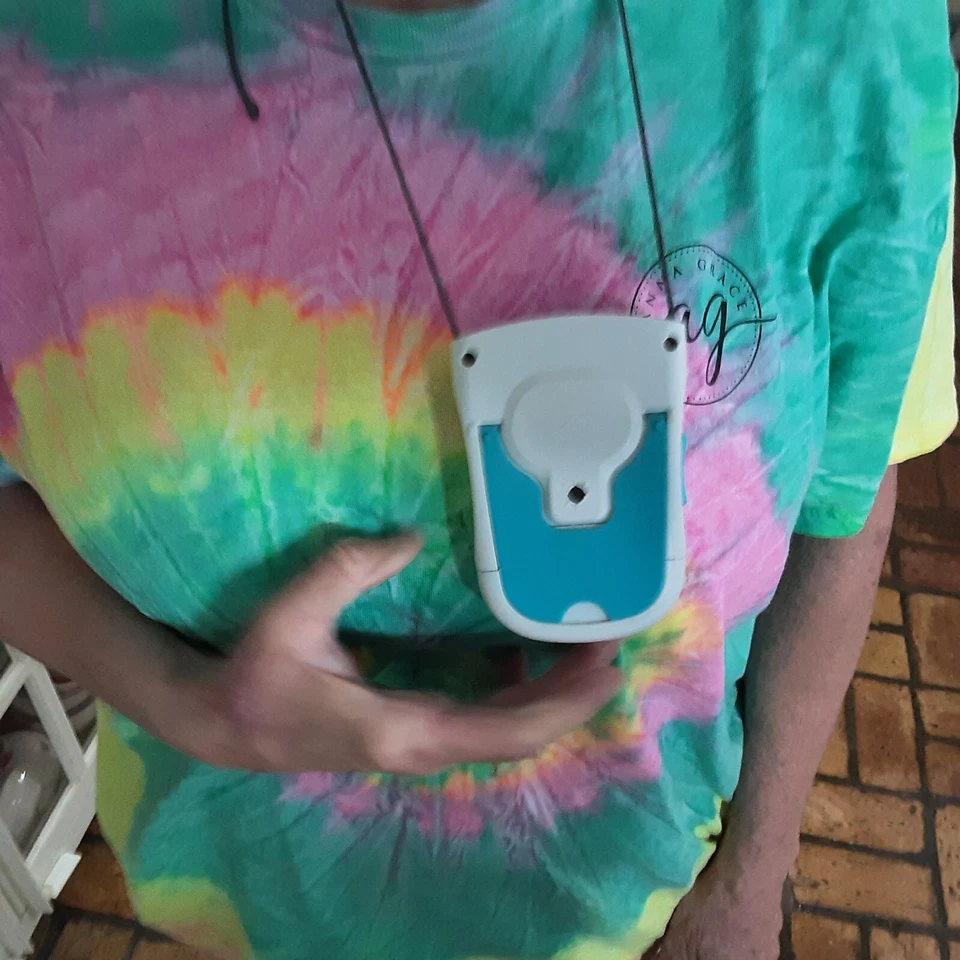 Ventilador de collar personal a pilas Foto 3 de 4